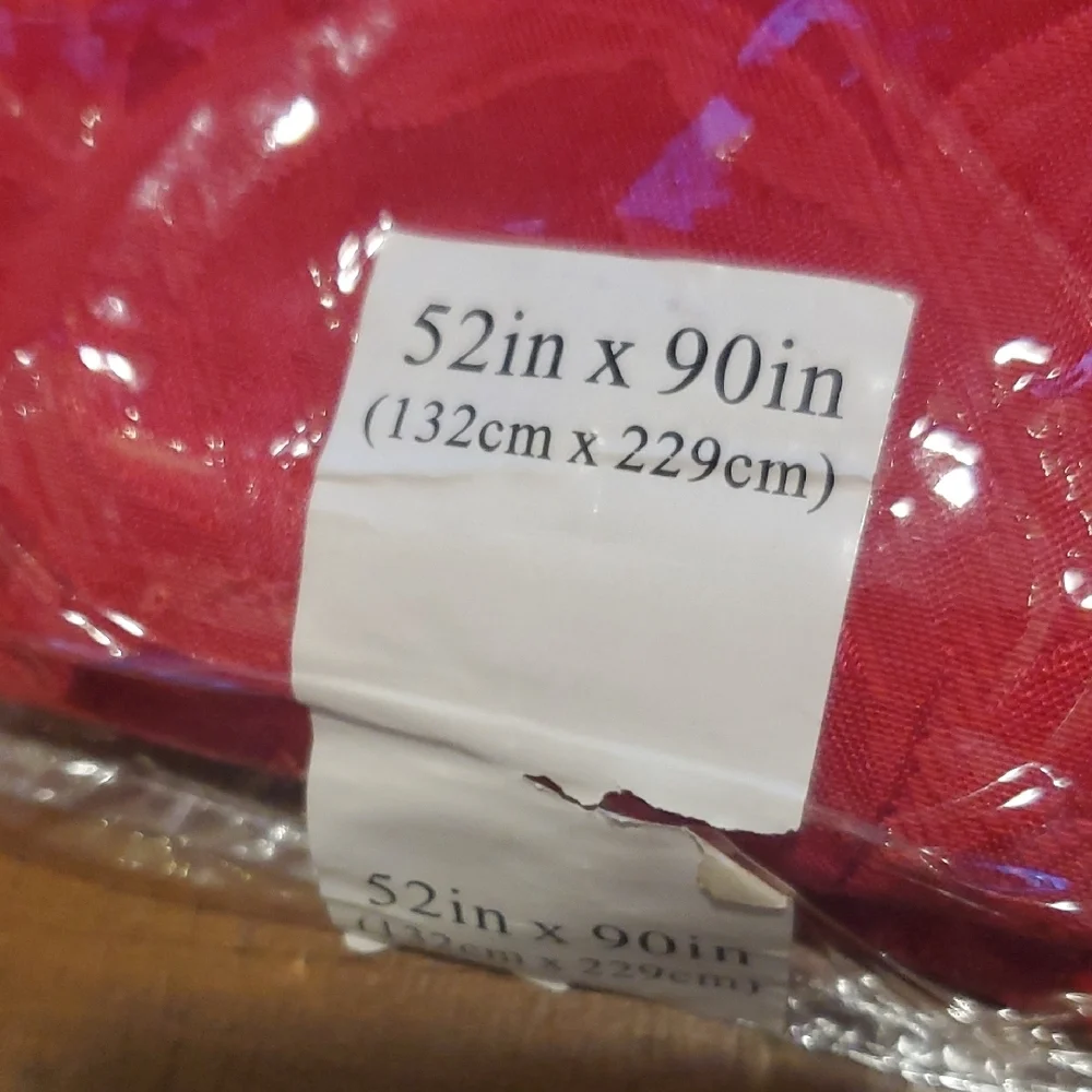 Bed Bath & Beyond Baroque Poinsettia Red Tablecloth